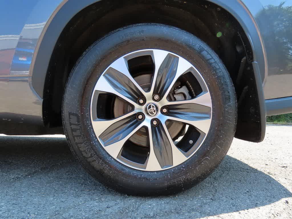 used 2021 Toyota Highlander car, priced at $26,995