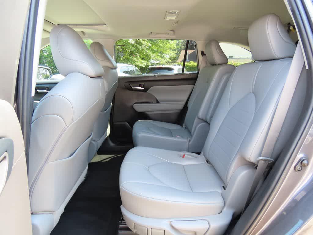 used 2021 Toyota Highlander car, priced at $26,995