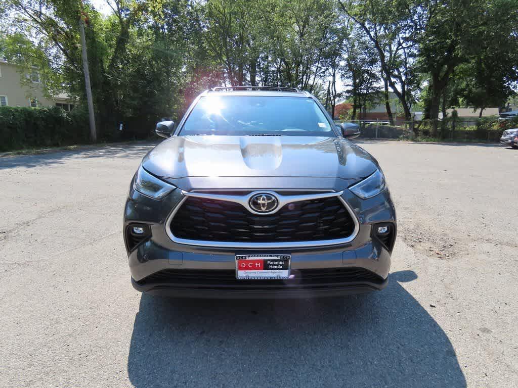 used 2021 Toyota Highlander car, priced at $26,995