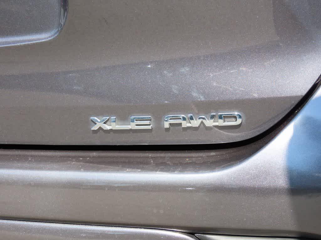 used 2021 Toyota Highlander car, priced at $26,995