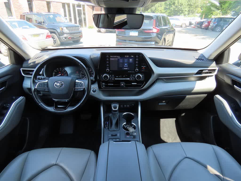 used 2021 Toyota Highlander car, priced at $26,995
