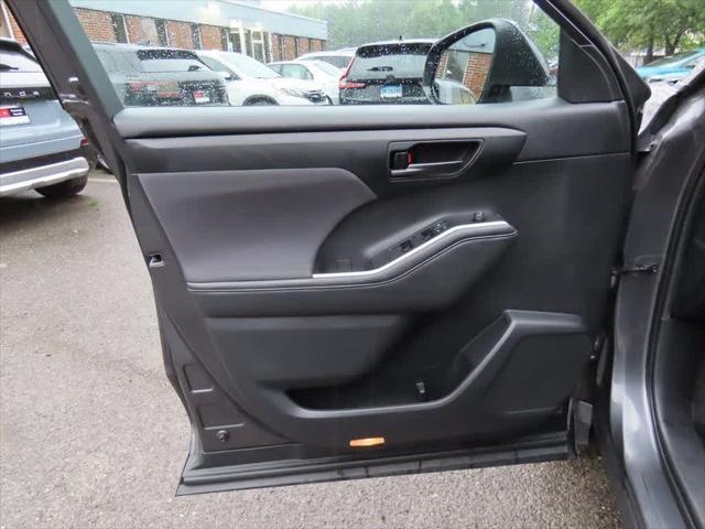 used 2020 Toyota Highlander car, priced at $23,495