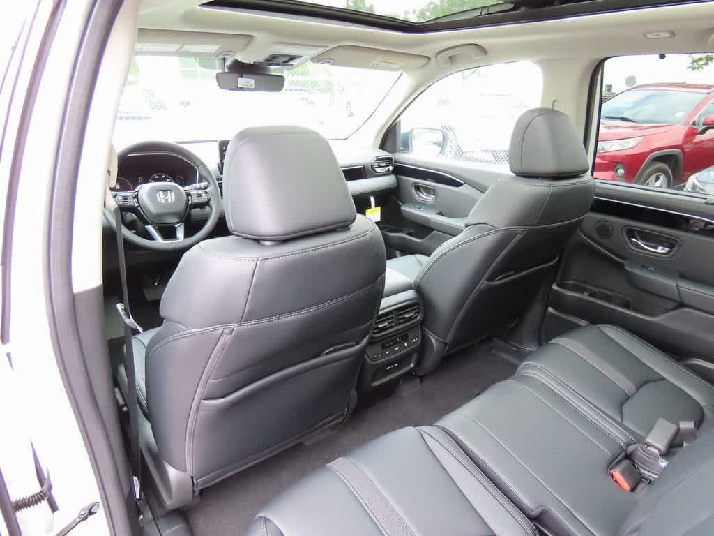 new 2025 Honda Pilot car, priced at $53,450