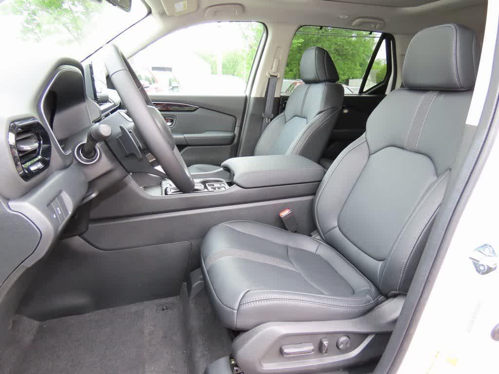 new 2025 Honda Pilot car, priced at $53,450