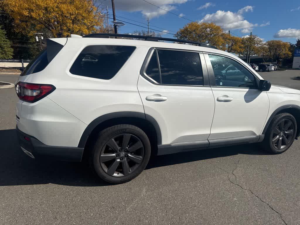 used 2025 Honda Pilot car, priced at $39,995