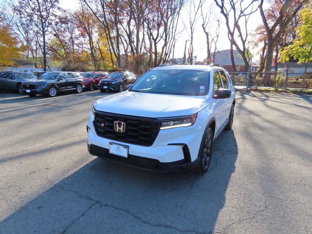 used 2025 Honda Pilot car, priced at $38,795