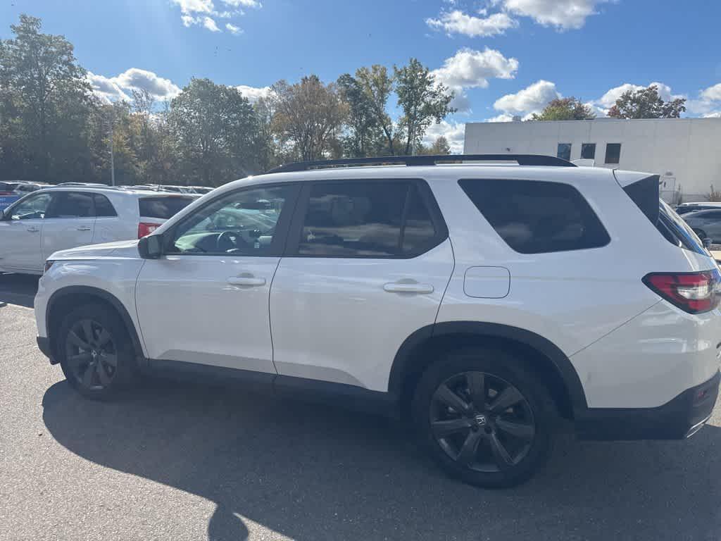 used 2025 Honda Pilot car, priced at $39,995