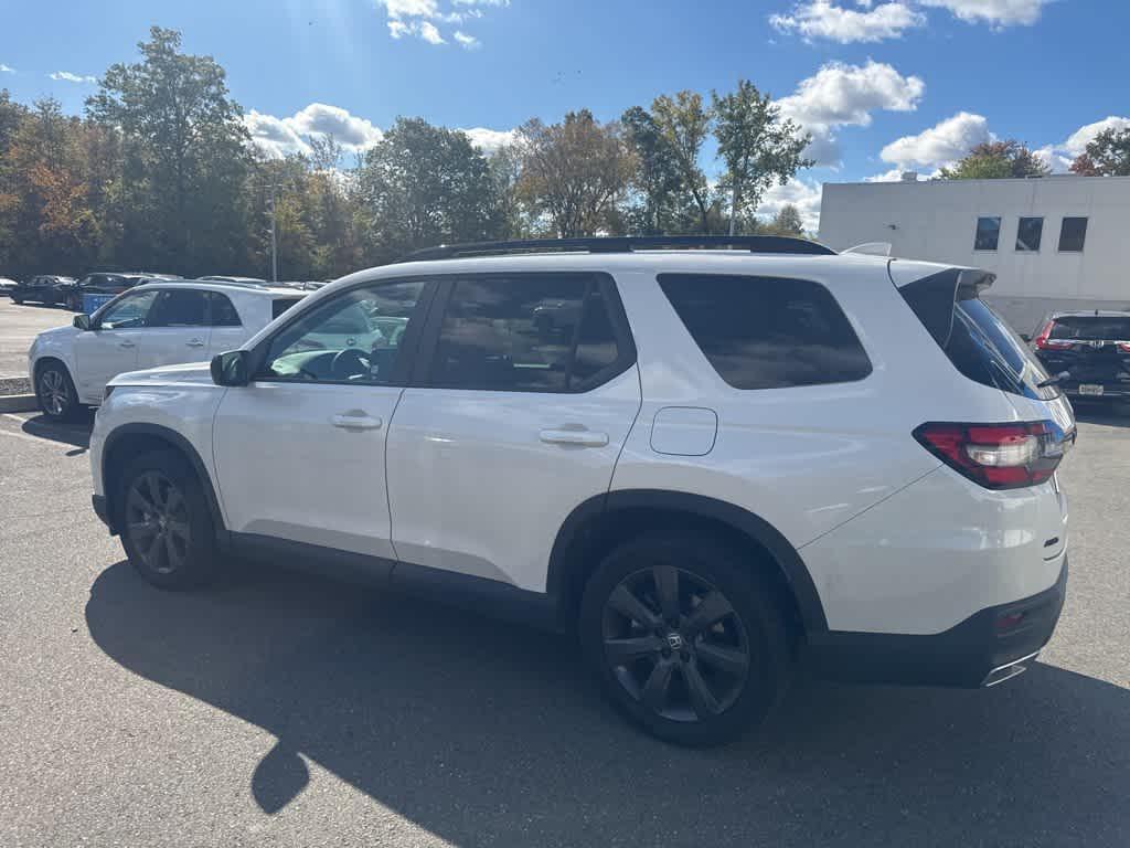 used 2025 Honda Pilot car, priced at $39,995