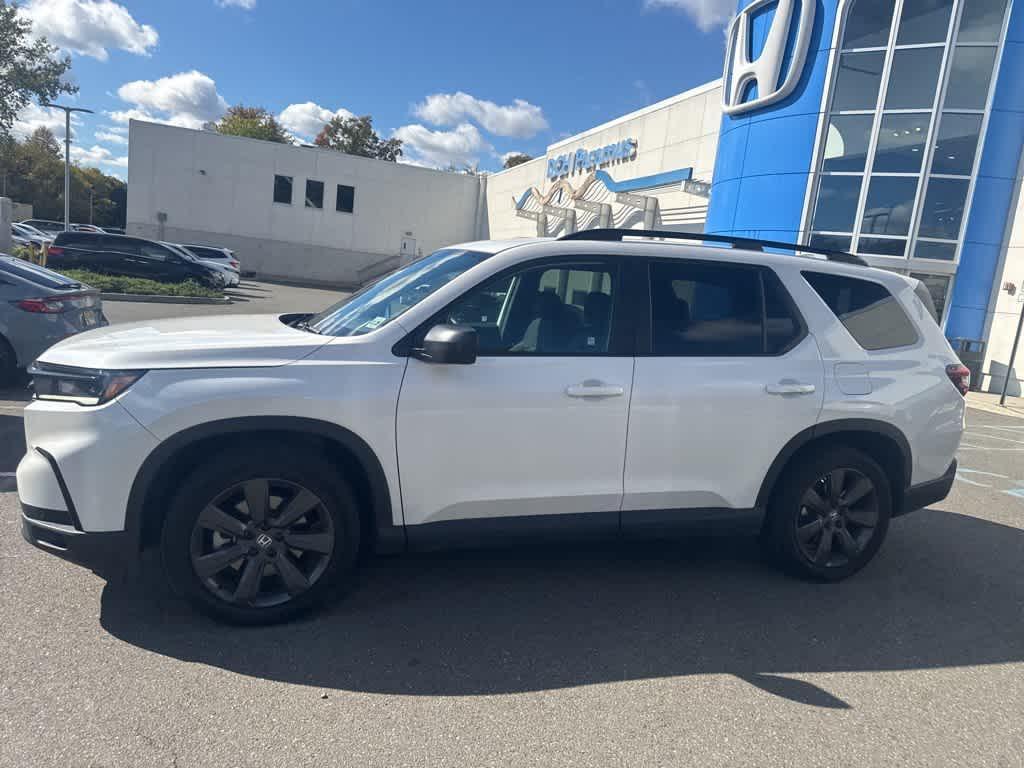 used 2025 Honda Pilot car, priced at $39,995