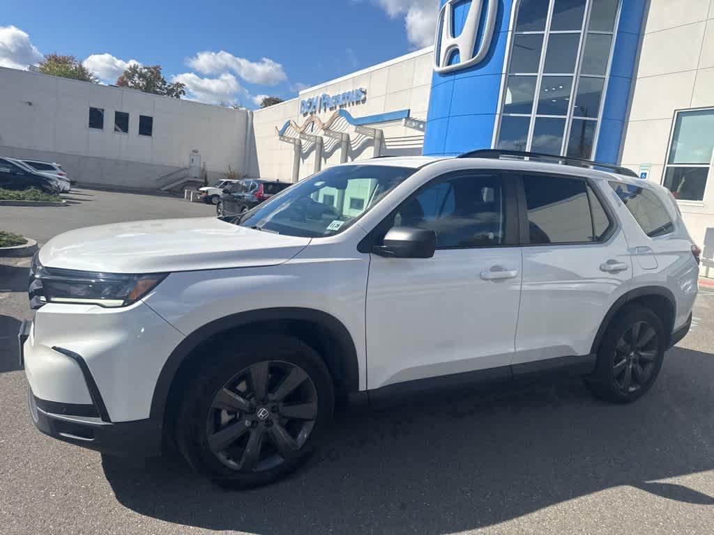 used 2025 Honda Pilot car, priced at $39,995