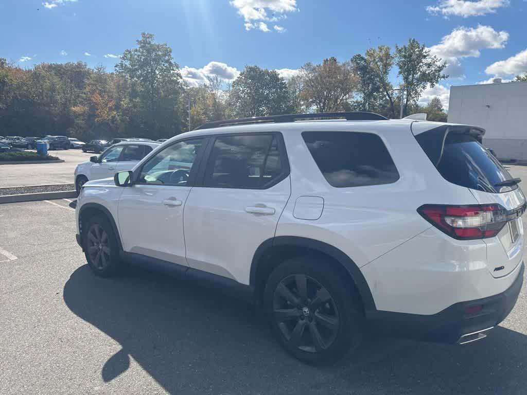 used 2025 Honda Pilot car, priced at $39,995