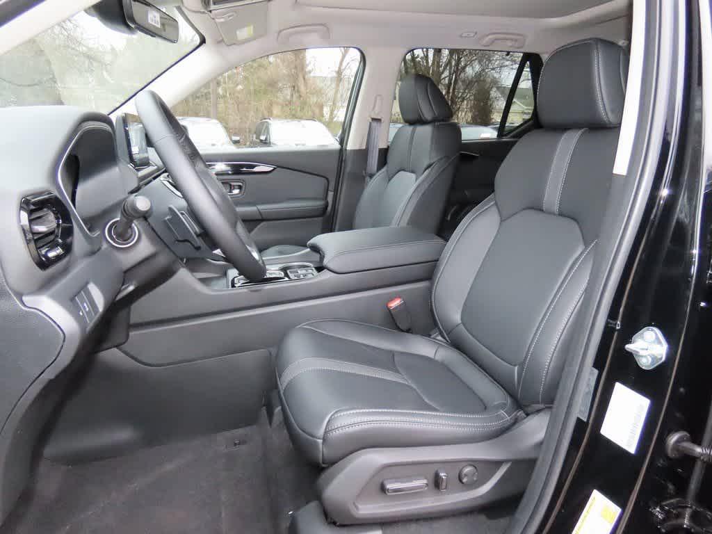 new 2025 Honda Pilot car, priced at $53,295