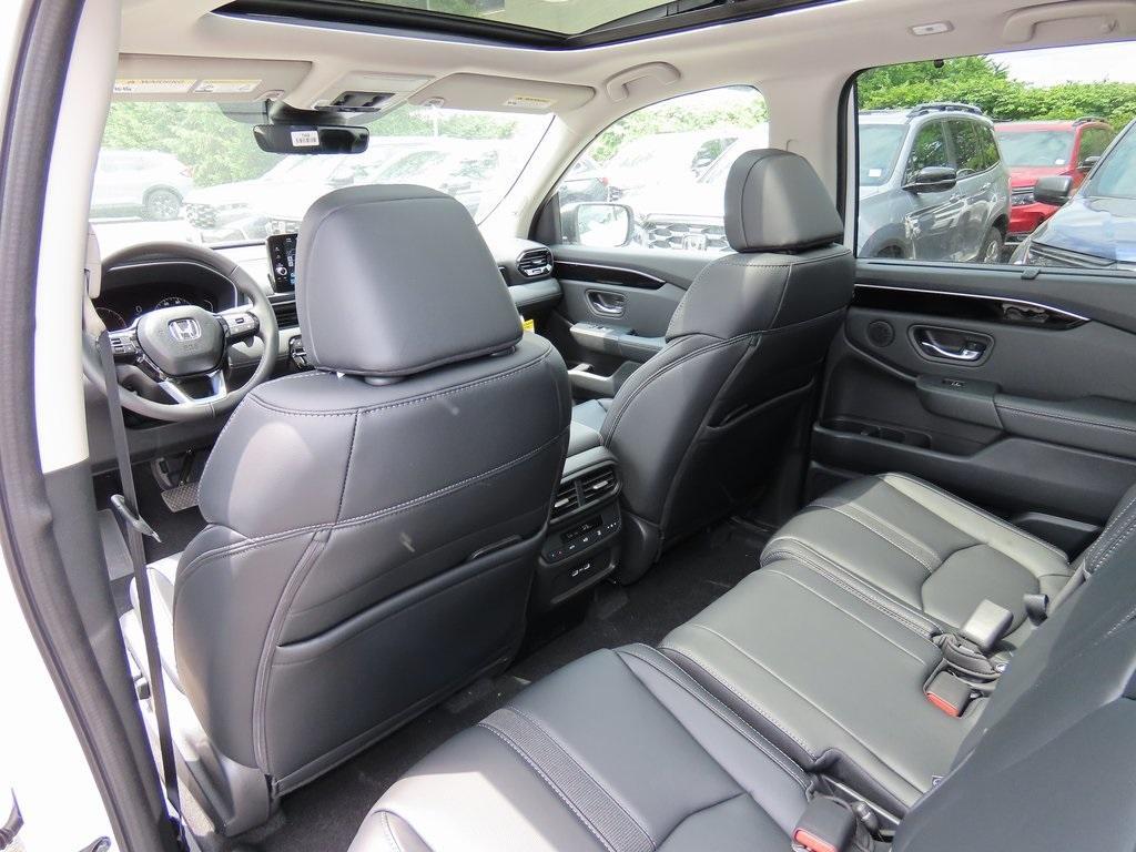 new 2025 Honda Pilot car, priced at $51,505