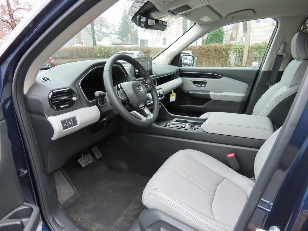 new 2025 Honda Pilot car, priced at $47,800
