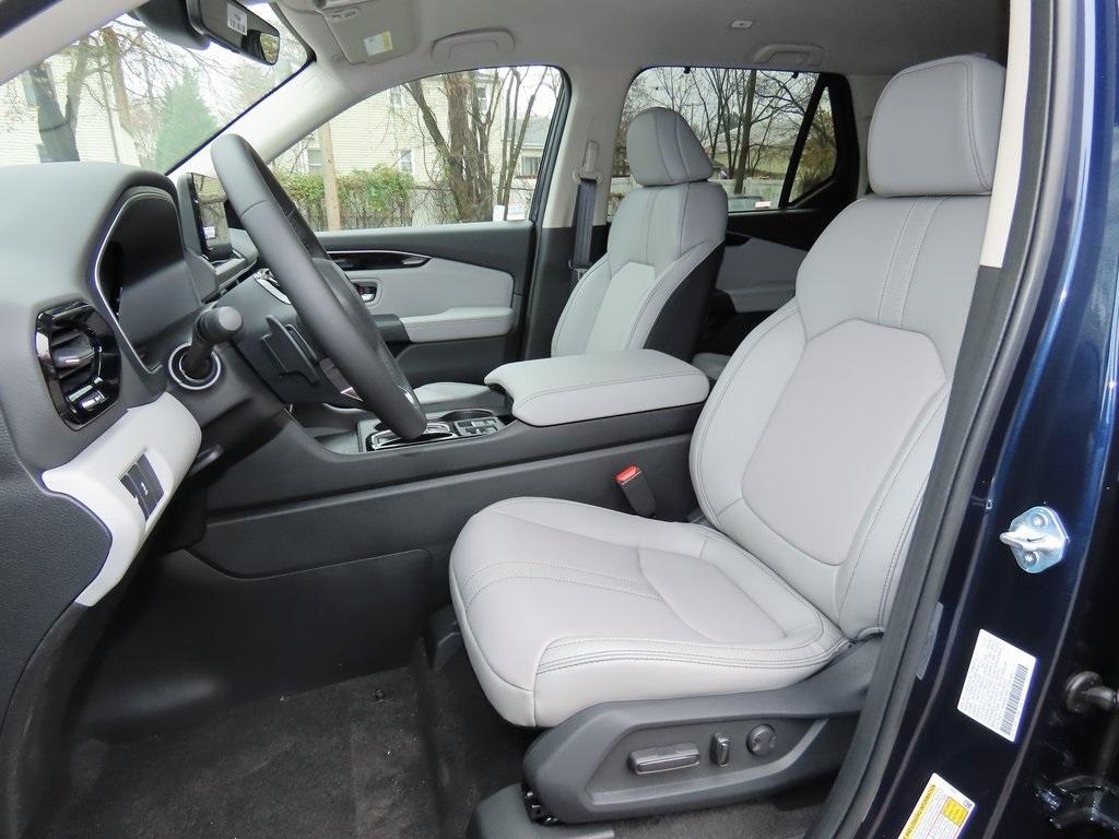 new 2025 Honda Pilot car, priced at $47,800