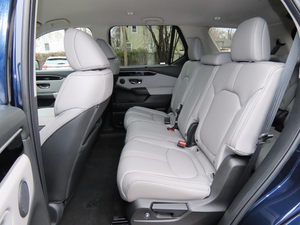 new 2025 Honda Pilot car, priced at $47,800