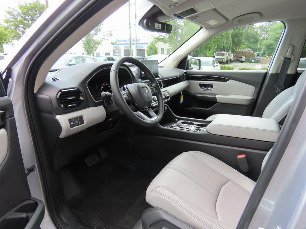 new 2025 Honda Pilot car, priced at $47,825