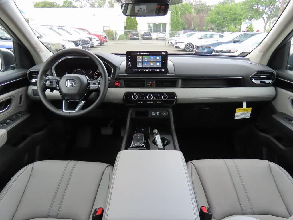 new 2025 Honda Pilot car, priced at $47,825