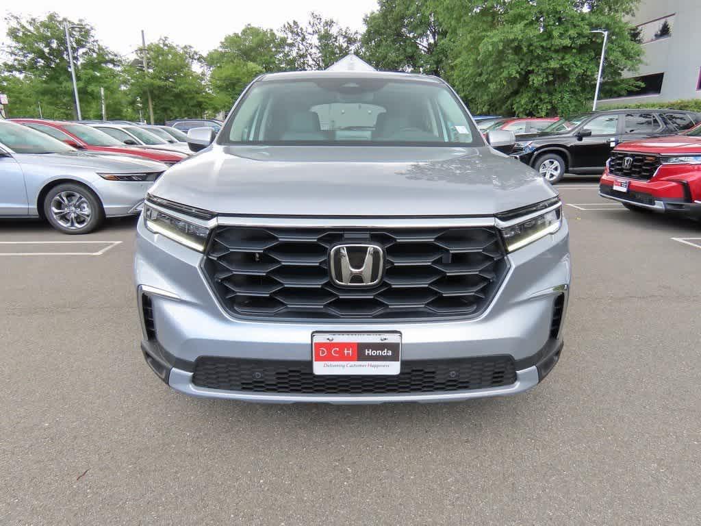 new 2025 Honda Pilot car, priced at $47,825