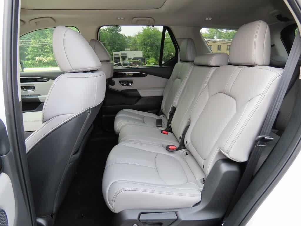 new 2025 Honda Pilot car, priced at $53,270