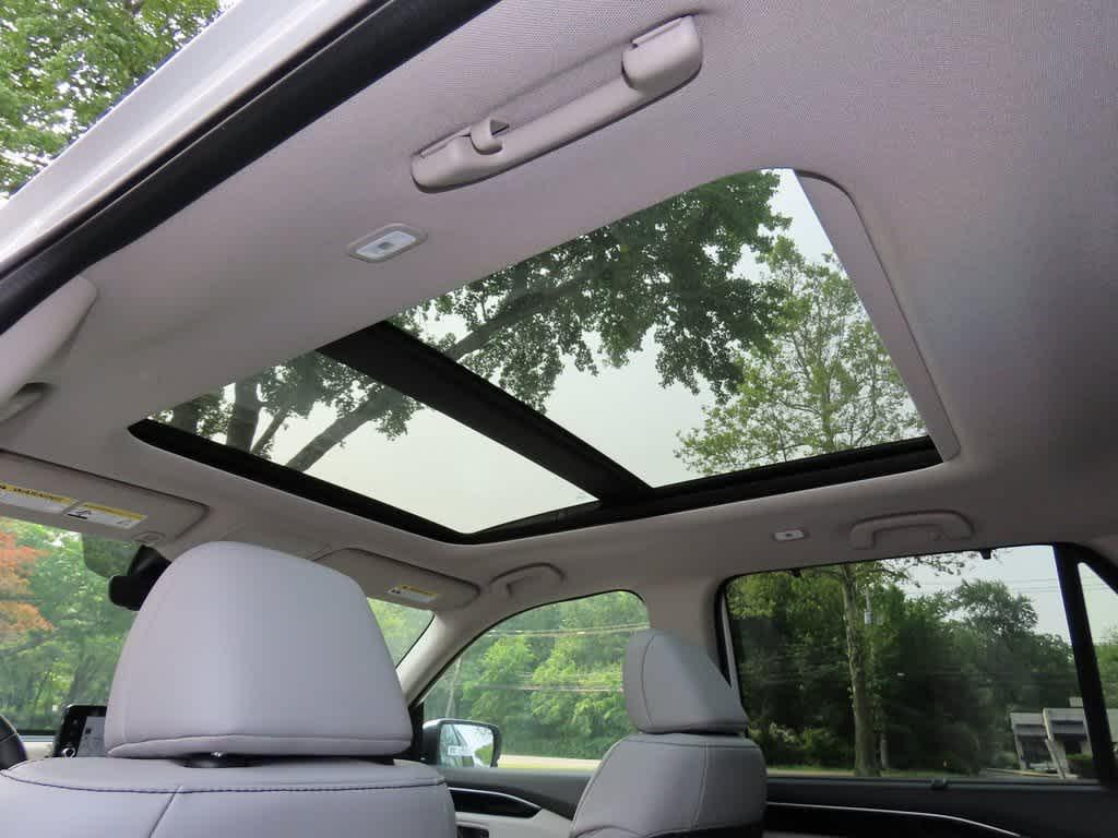 new 2025 Honda Pilot car, priced at $53,270