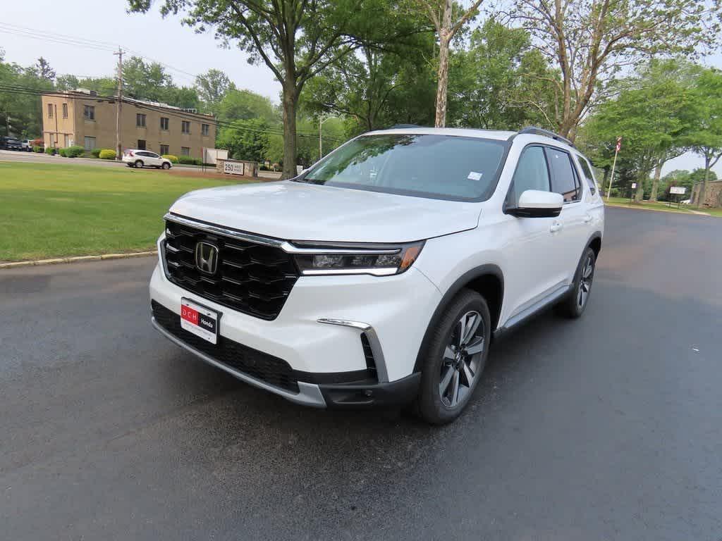 new 2025 Honda Pilot car, priced at $53,270