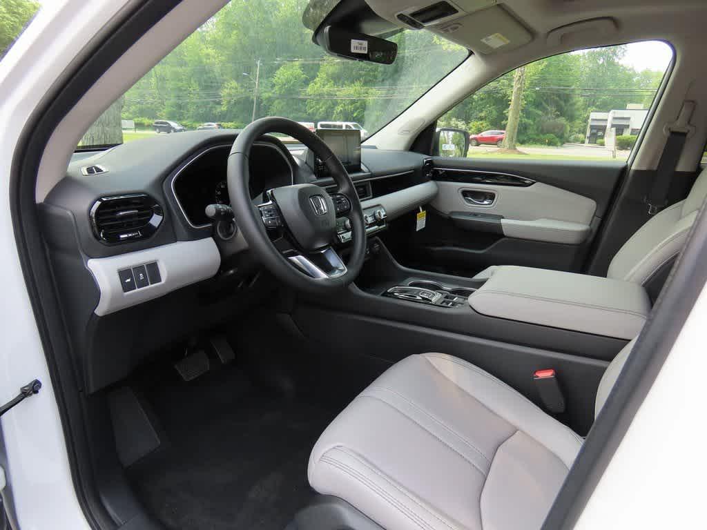 new 2025 Honda Pilot car, priced at $53,270