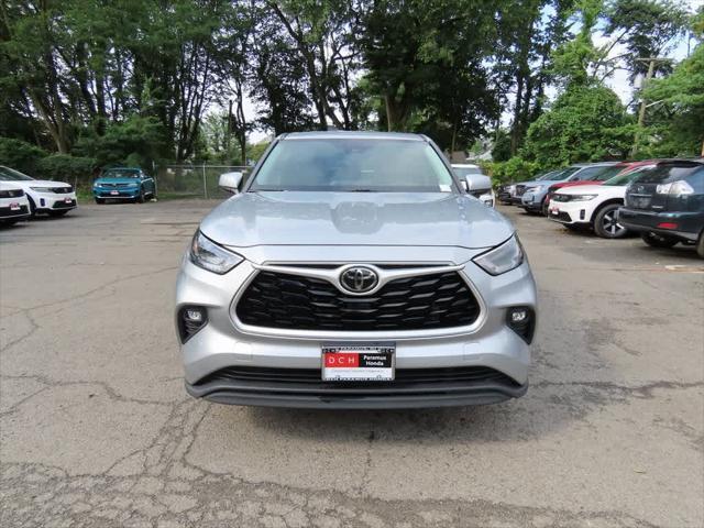 used 2022 Toyota Highlander car, priced at $30,995