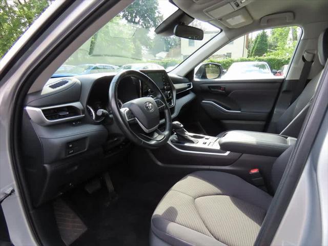 used 2022 Toyota Highlander car, priced at $30,995