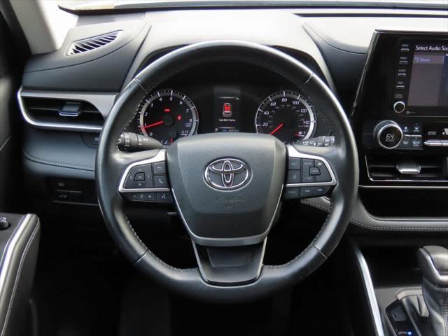 used 2022 Toyota Highlander car, priced at $30,995