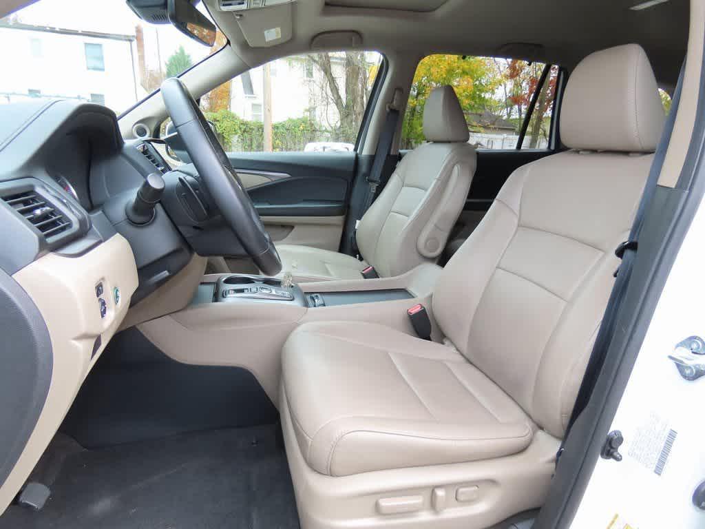 used 2022 Honda Pilot car, priced at $28,595