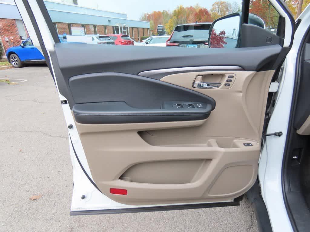 used 2022 Honda Pilot car, priced at $28,595