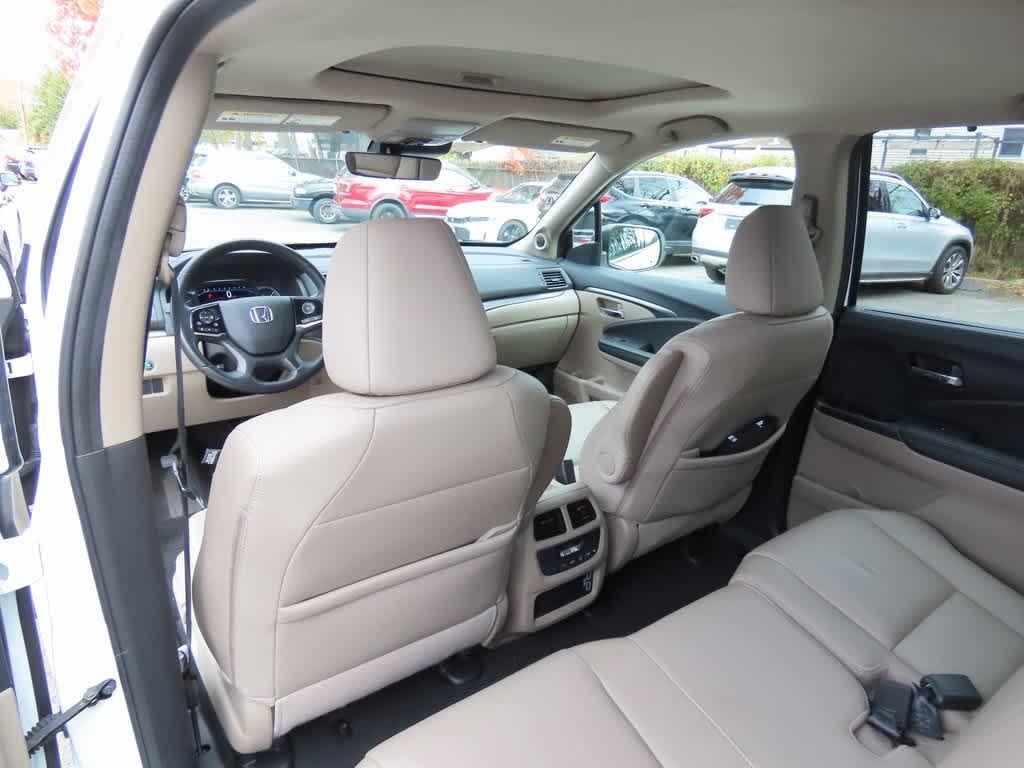 used 2022 Honda Pilot car, priced at $28,595