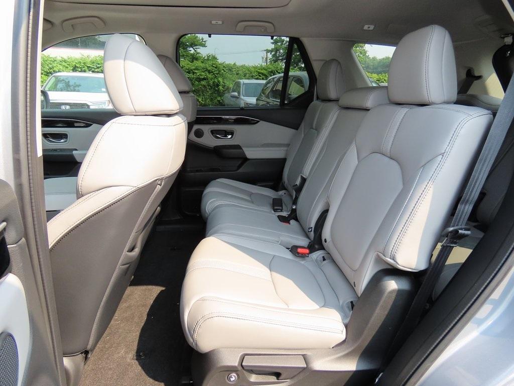 new 2025 Honda Pilot car, priced at $52,770
