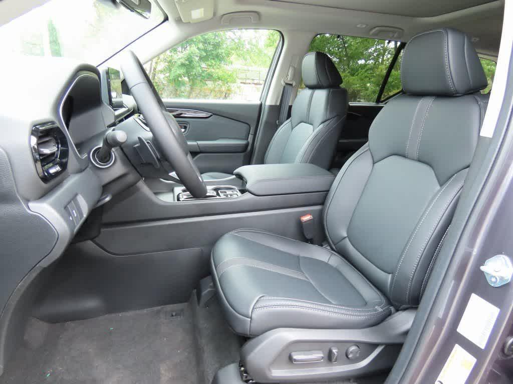 new 2025 Honda Pilot car, priced at $53,725