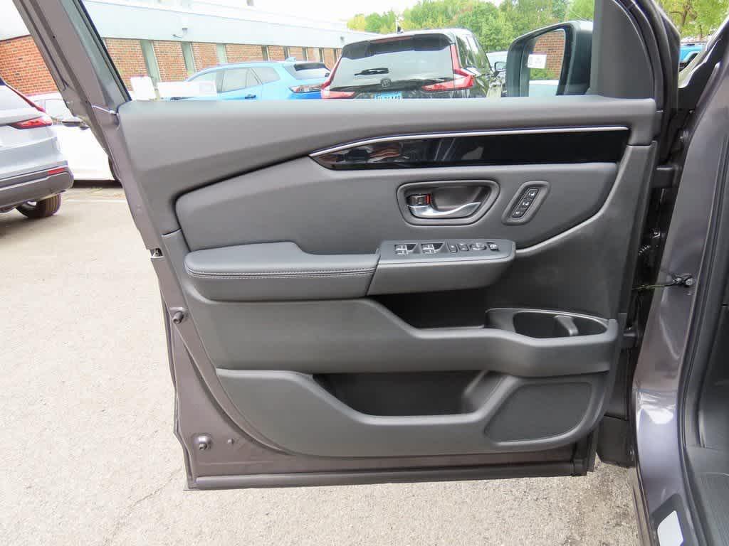 new 2025 Honda Pilot car, priced at $53,725