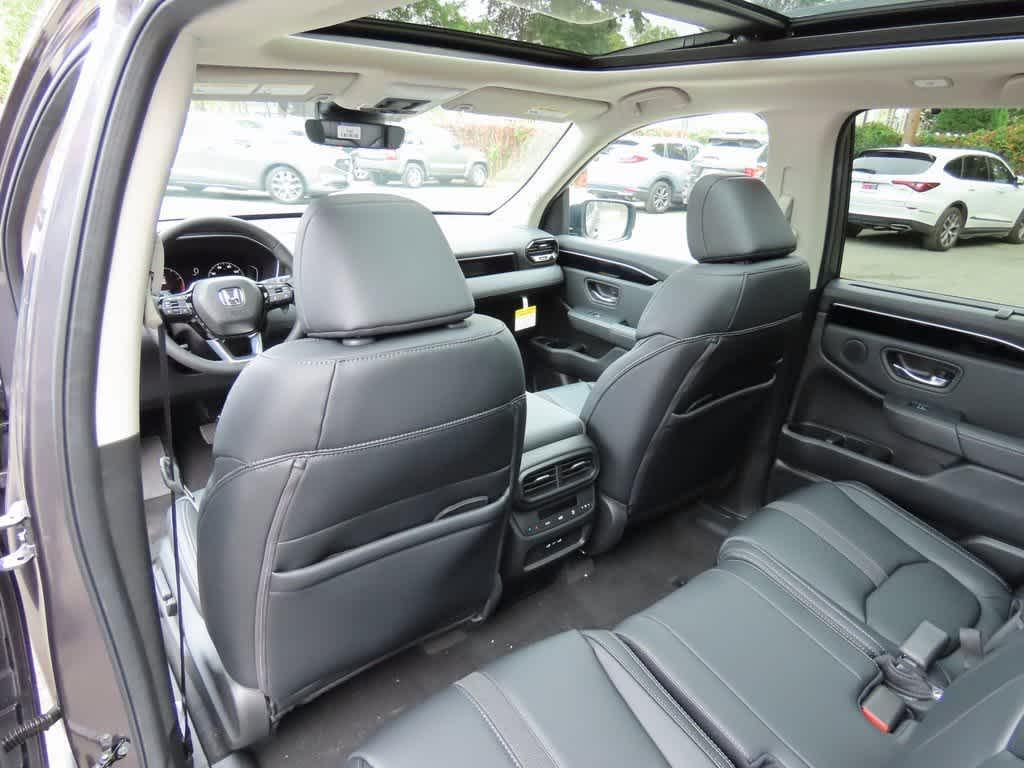 new 2025 Honda Pilot car, priced at $53,725