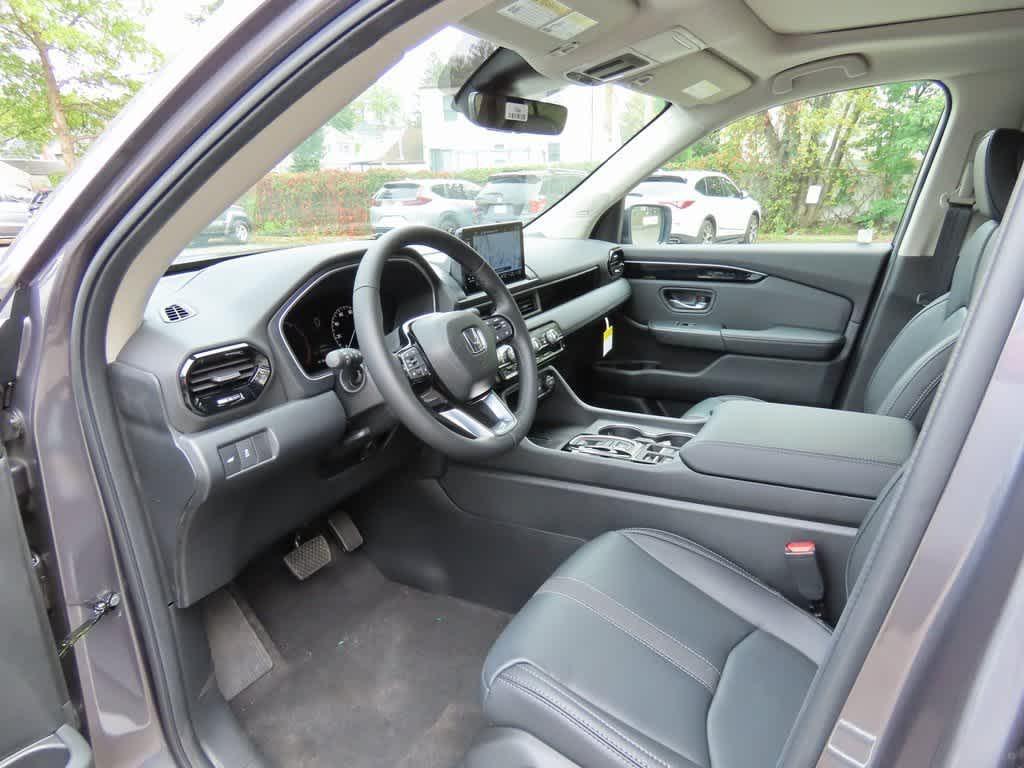 new 2025 Honda Pilot car, priced at $53,725