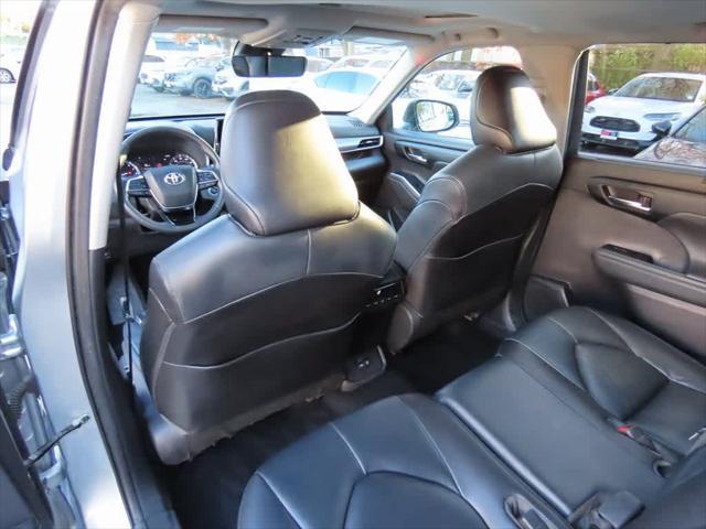 used 2021 Toyota Highlander car, priced at $22,995