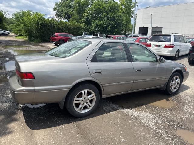 used 1998 Toyota Camry car, priced at $4,495