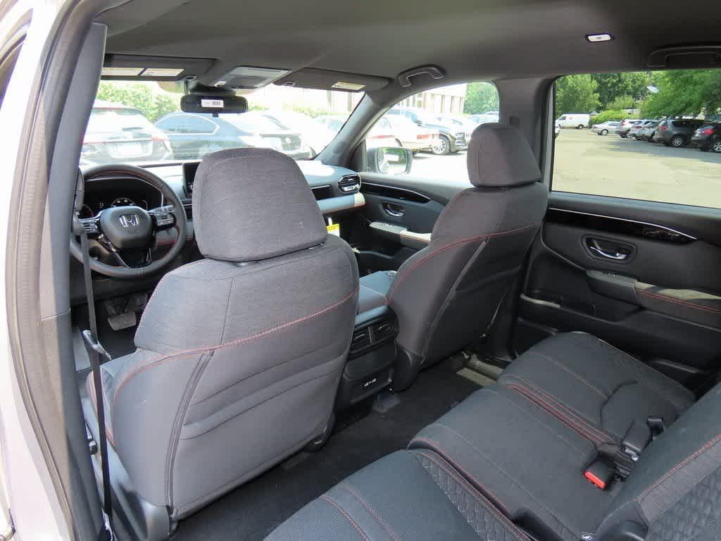new 2025 Honda Pilot car, priced at $43,795