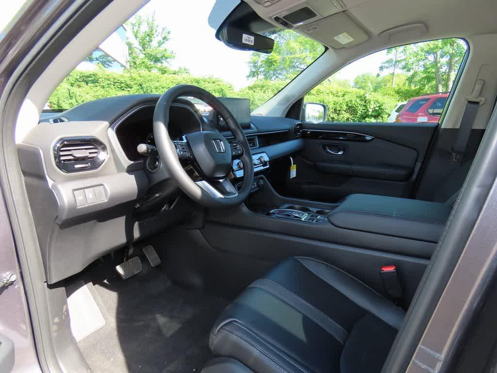 new 2025 Honda Pilot car, priced at $47,095