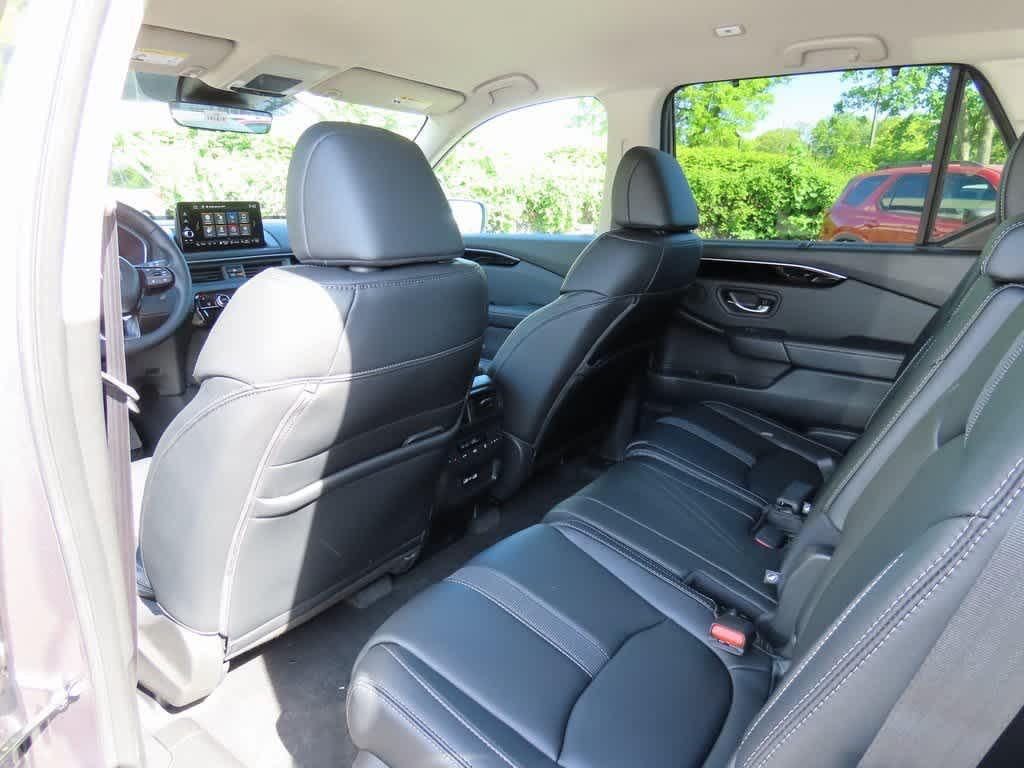 new 2025 Honda Pilot car, priced at $47,095