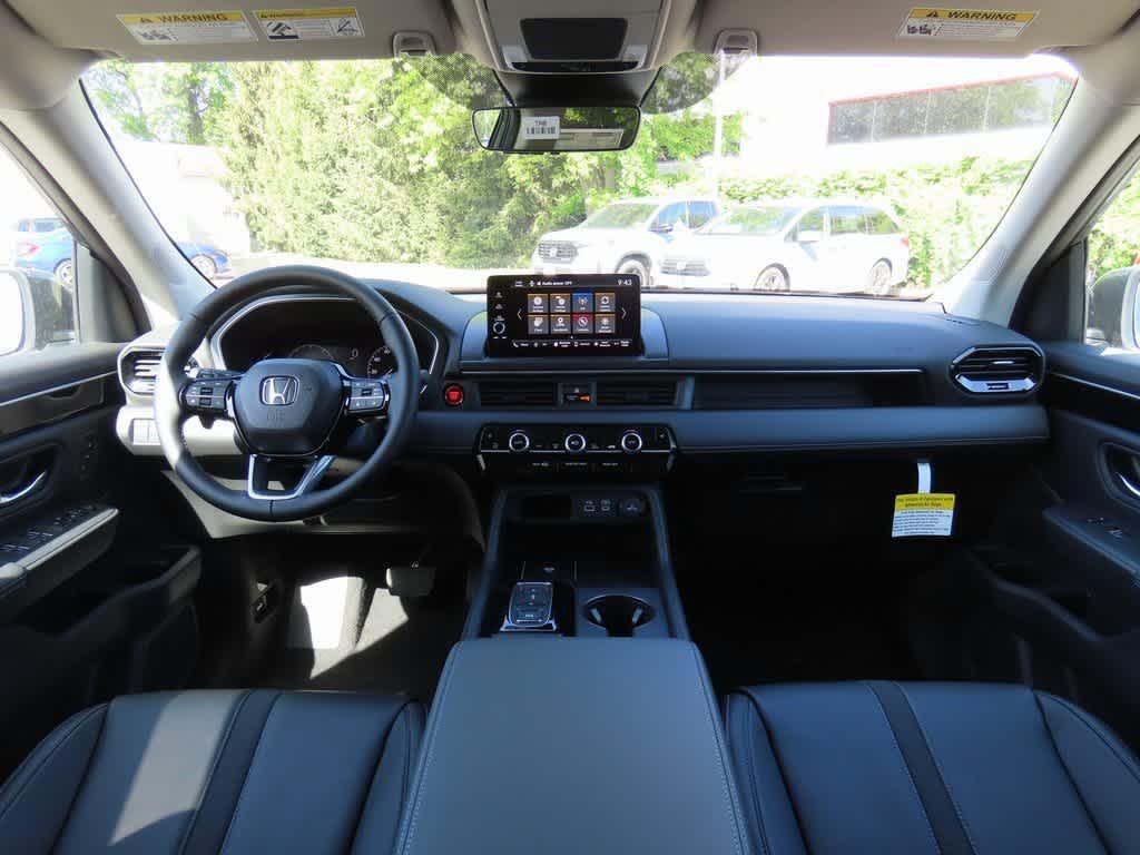 new 2025 Honda Pilot car, priced at $47,095