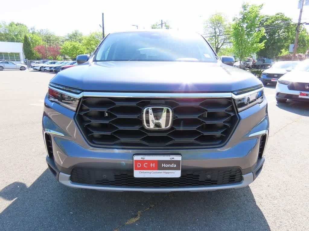 new 2025 Honda Pilot car, priced at $47,095