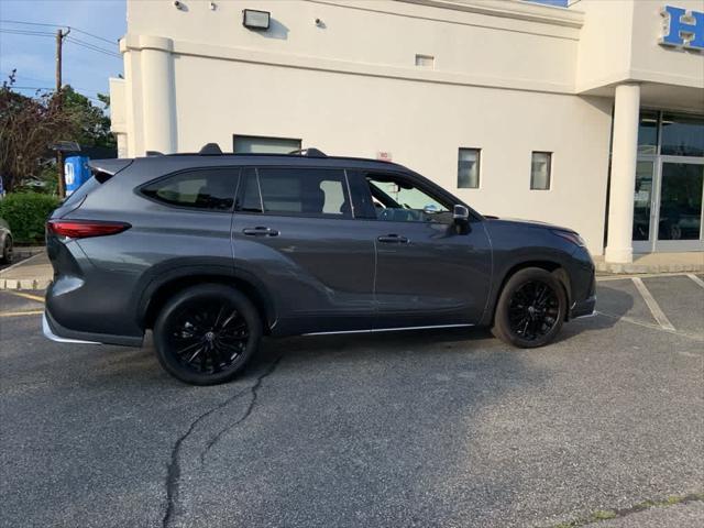 used 2023 Toyota Highlander car, priced at $43,995