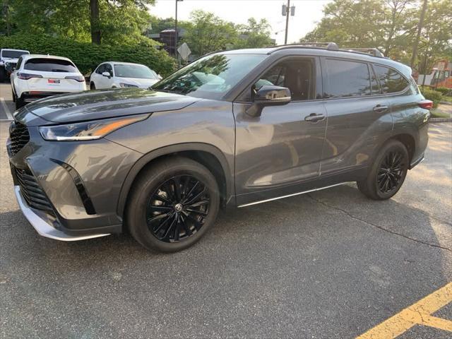 used 2023 Toyota Highlander car, priced at $43,995