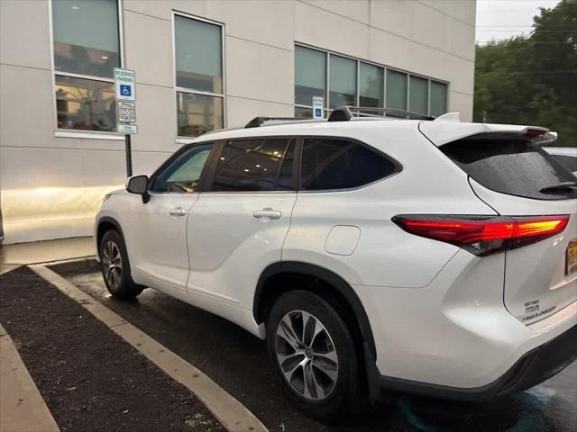 used 2023 Toyota Highlander car, priced at $40,995