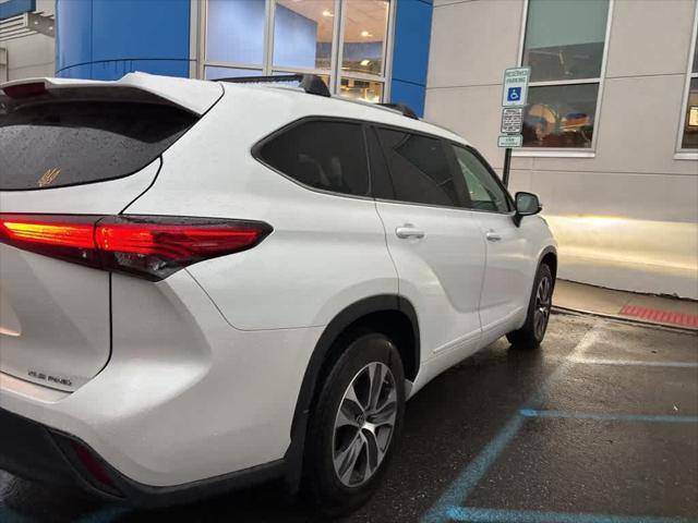 used 2023 Toyota Highlander car, priced at $40,995