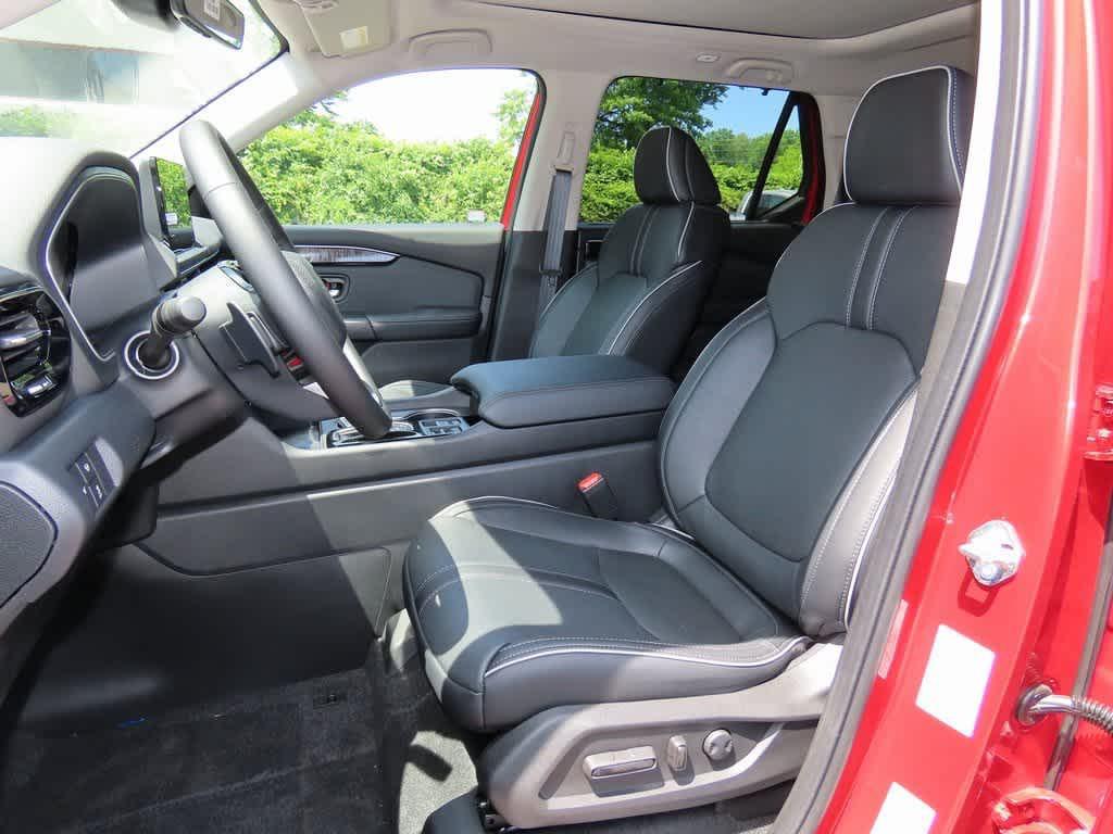 new 2025 Honda Pilot car, priced at $55,030
